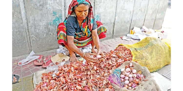 ঢাকার বাজারে পেঁয়াজের কেজি ১৫০ টাকা