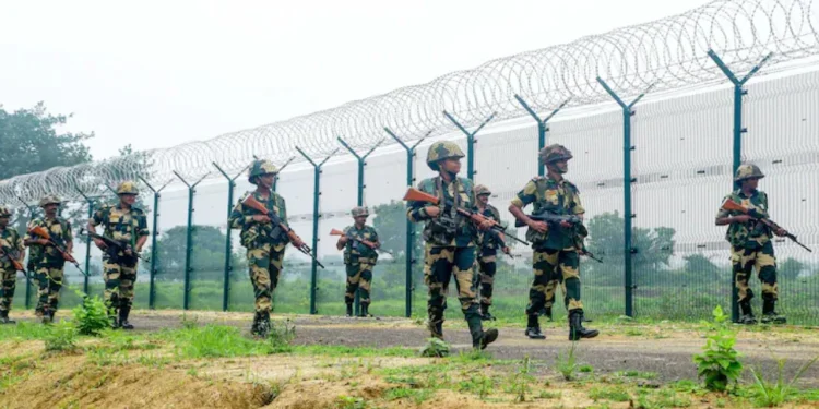 বাংলাদেশ সীমান্তের ৮০ শতাংশ স্থানে কাঁটাতারের বেড়া দিয়েছে ভারত