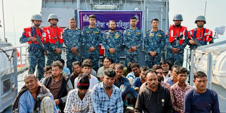 মিয়ানমারে সিমেন্ট পাচারকালে দুটি বোটসহ ২৩ জনকে আটক করল নৌবাহিনী