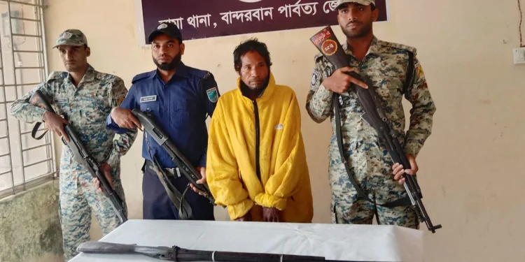 সাজাপ্রাপ্ত পলাতক আসামি বন্দুকসহ গ্রেপ্তার