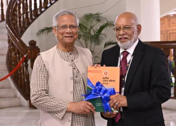 প্রধান উপদেষ্টার কাছে জাতীয় বেতন কমিশনের প্রতিবেদন জমা