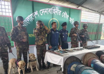 যৌথ বাহিনীর অভিযানে বিপুল ককটেলসহ দেশীয় অস্ত্র উদ্ধার