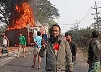 কুমিল্লায় তিন বাহনের সংঘর্ষ, নিহত ৪