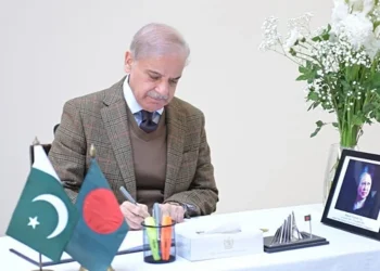 খালেদা জিয়ার প্রতি পাকিস্তানের প্রধানমন্ত্রীর শ্রদ্ধা, শোক বইতে স্বাক্ষর