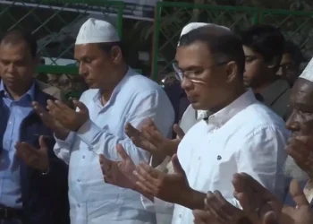 শহীদ আবু সাঈদের কবর জিয়ারত করলেন তারেক রহমান