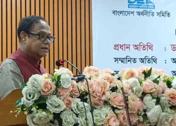 সুশাসনের অভাবে ব্যাংকিং খাত থেকে ৩ লাখ কোটি টাকা বেরিয়ে গেছে: গভর্নর