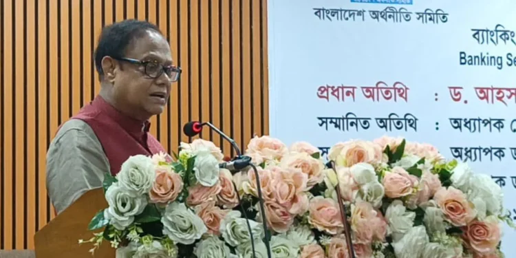 সুশাসনের অভাবে ব্যাংকিং খাত থেকে ৩ লাখ কোটি টাকা বেরিয়ে গেছে: গভর্নর