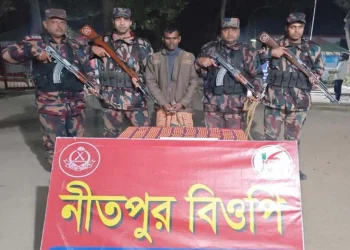 পোরশা সীমান্তে ভারতীয় মাদকসহ আটক ১