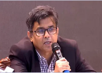 মোবাইল ফোন আমদানিতে ট্যাক্স কমানো হয়েছে