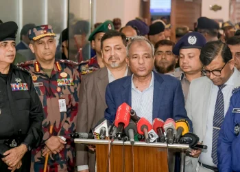 আইনশৃঙ্খলা বাহিনীকে নিষ্ঠার সঙ্গে দায়িত্ব পালনের নির্দেশ স্বরাষ্ট্র উপদেষ্টার