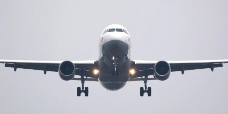 ইসরাইল ও ইরানের আকাশসীমা বন্ধ