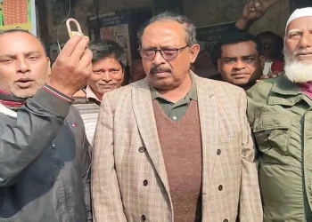 ভোটে জিতেই কার্যক্রম নিষিদ্ধ আ.লীগ অফিস খুলে দিলেন বিএনপি নেতা