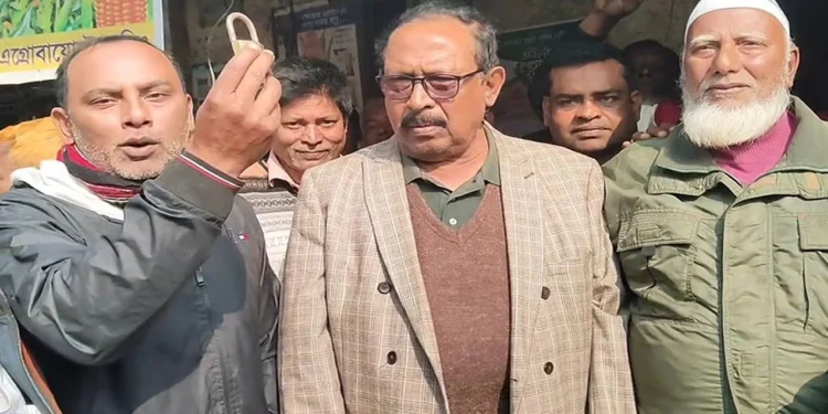 ভোটে জিতেই কার্যক্রম নিষিদ্ধ আ.লীগ অফিস খুলে দিলেন বিএনপি নেতা