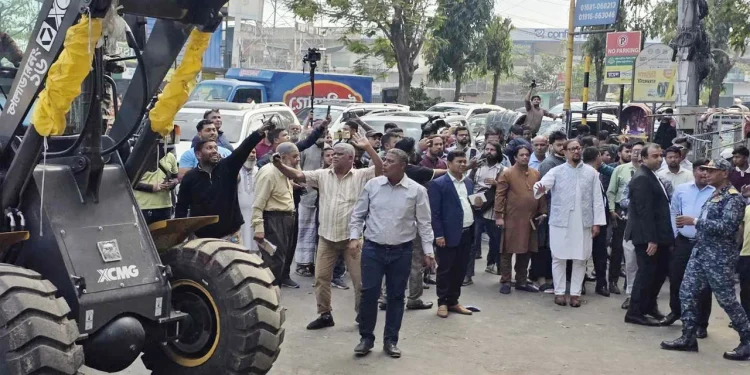 নগরীকে বিলবোর্ডমুক্ত করার ঘোষণা চসিক মেয়রের