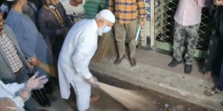 রাস্তা পরিস্কারের মধ্য দিয়ে নির্বাচনি এলাকায় কাজ শুরু জামায়াত আমিরের