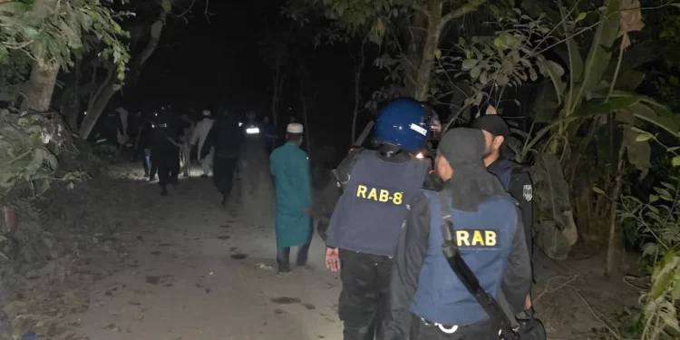 কথা কাটাকাটির জেরে সংঘর্ষ, ককটেল বিস্ফোরণে আহত ৪