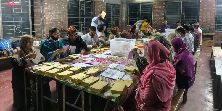 ঢাকার ১৩টি আসনের পোস্টাল ভোট গণনা শুরু