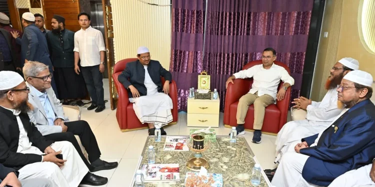 চরমোনাই পীরের বাসায় তারেক রহমান