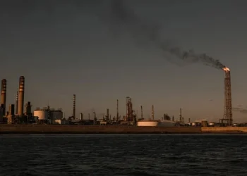 ভেনেজুয়েলার তেল খাতে নিষেধাজ্ঞা আরও শিথিল করল যুক্তরাষ্ট্র