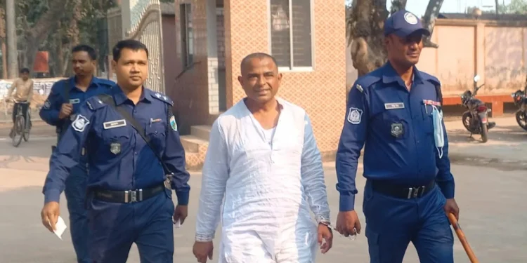 বগুড়ায় আ.লীগ নেতাকে পুলিশে দিল জনগণ