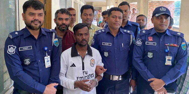 বগুড়ায় হিরো আলম গ্রেপ্তার