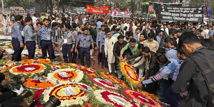 ভাষাশহীদদের প্রতি সর্বস্তরের মানুষের শ্রদ্ধা