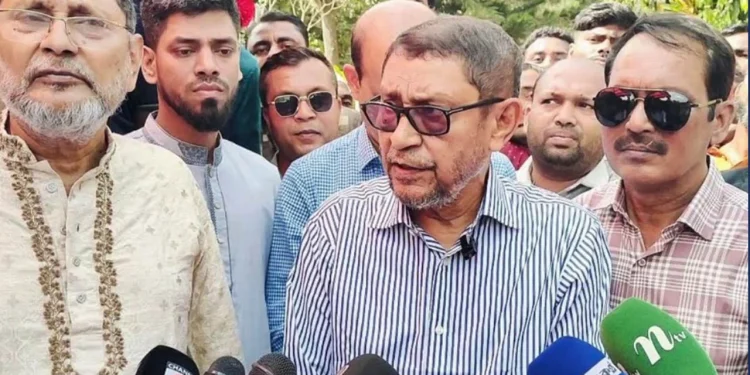 ‘মানুষকে ডাক্তারের পেছনে ঘুরতে হবে না, ডাক্তার মানুষের পেছনে ঘুরবে’