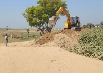 জামালগঞ্জে ফসল রক্ষা বাঁধ নির্মাণ, এখনো শেষ হয়নি মাটির কাজ