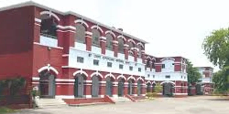 জেলা প্রশাসকের কার্যালয়ে এইচএসসি পাসেই চাকরি