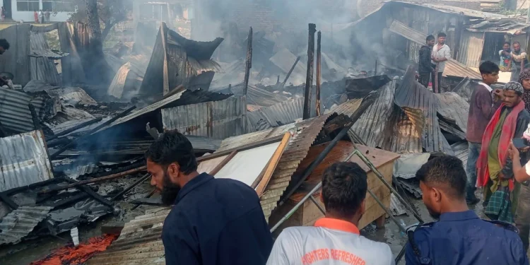 কুয়াকাটায় আগুনে পুড়ে ছাই ৮ ব্যবসা প্রতিষ্ঠান
