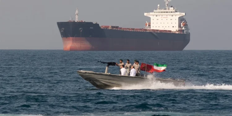 ইরানের অনুমতিতে হরমুজ প্রণালী পার হলো তুর্কি জাহাজ