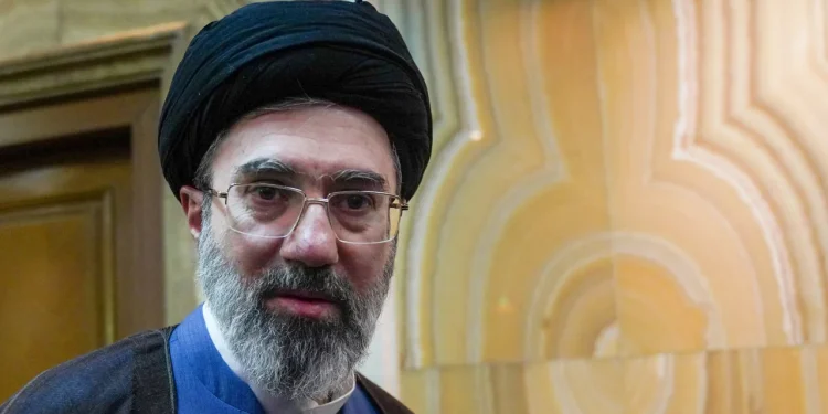 হামলায় আহত হলেও নিরাপদে আছেন ইরানের সর্বোচ্চ নেতা