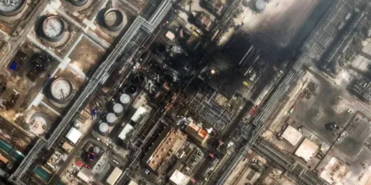 তেলক্ষেত্র ও বিমানঘাঁটিতে হামলা ঠেকানোর দাবি সৌদির