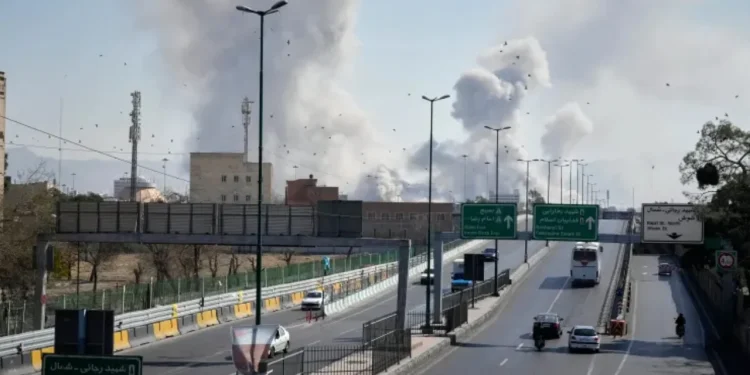 ইরানের শিরাজে যুক্তরাষ্ট্র-ইসরাইলের হামলায় নিহত ২০