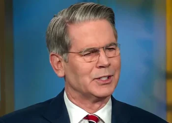 ইরানে এযাবৎকালের বৃহত্তম বোমাবর্ষণ হবে আজ: মার্কিন অর্থমন্ত্রী