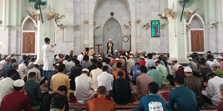 নিহত শিক্ষিকার রুহের মাগফিরাত কামনায় ইবিতে দোয়া