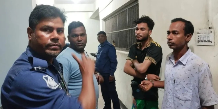 শ্রীপুরে আসামি ছিনিয়ে নিতে হামলা, ৭ পুলিশ আহত