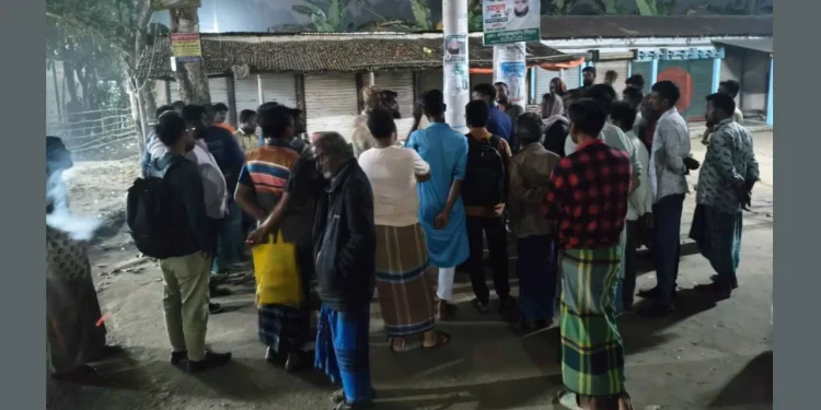 জামালপুরে মেয়র প্রার্থীর ফেস্টুন পুড়িয়ে দিল প্রতিপক্ষ প্রার্থীর সমর্থকরা