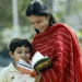 সন্তানদের নিয়ে এলেন বাবা-মা চান বইয়ের সঙ্গে বন্ধন বাড়াতে