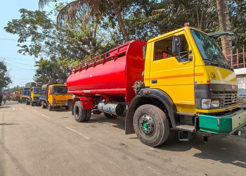ইরান-ইসরায়েল যুদ্ধ: সাতক্ষীরায় পেট্রলপাম্পে তেল কেনার হিড়িক
